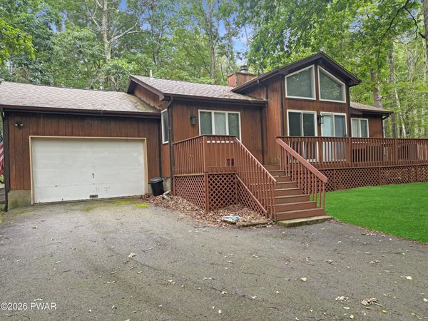 129 Surrey Lane , Lords Valley, PA 18428