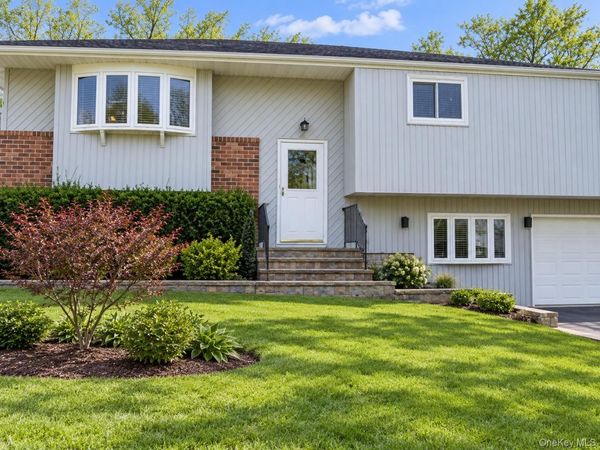 22 Sunburst Drive , Deer Park, NY 11729