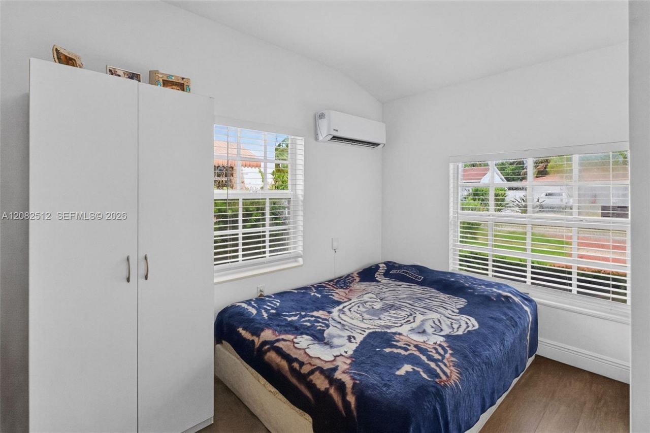 1590 NE 110th St , Miami, FL 33161 Photo