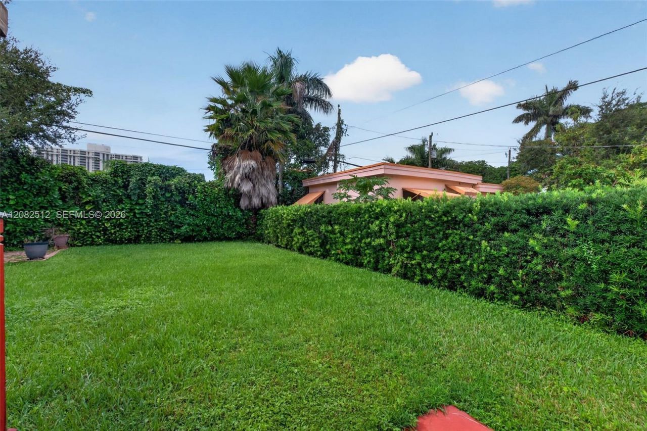 1590 NE 110th St , Miami, FL 33161 Photo