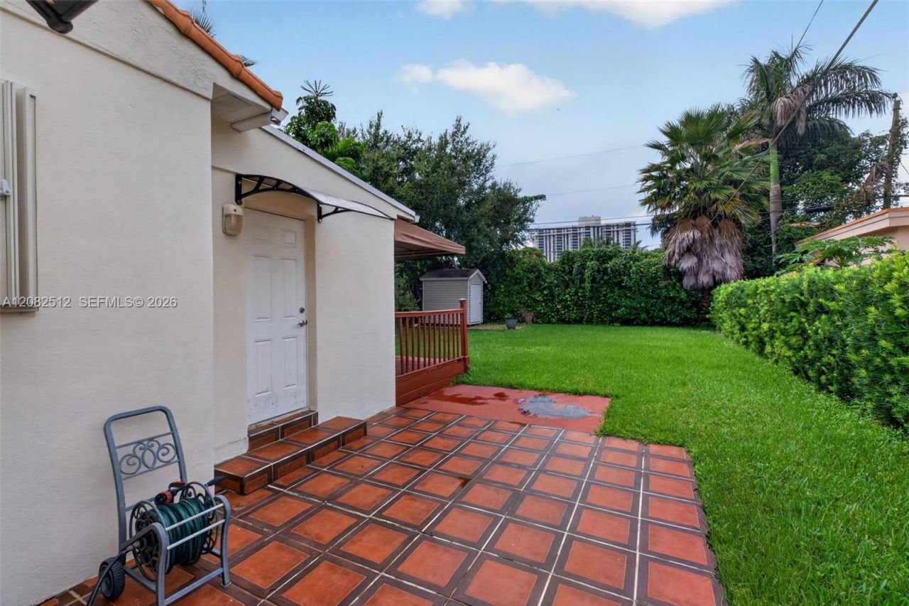1590 NE 110th St , Miami, FL 33161 Photo