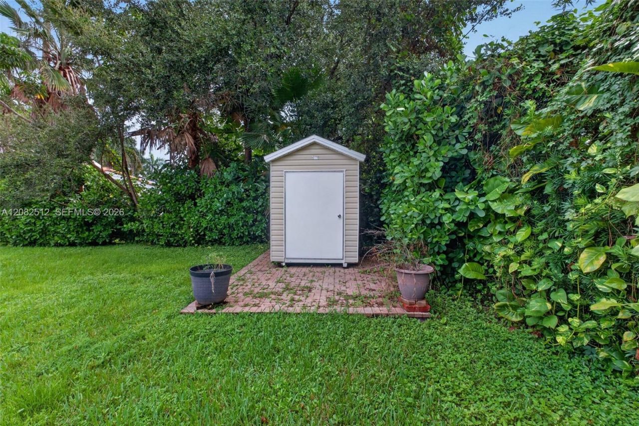 1590 NE 110th St , Miami, FL 33161 Photo