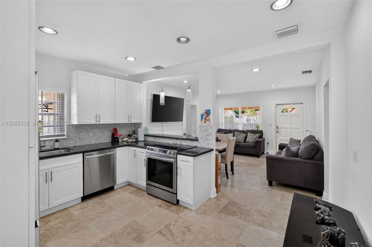 1590 NE 110th St , Miami, FL 33161 Photo