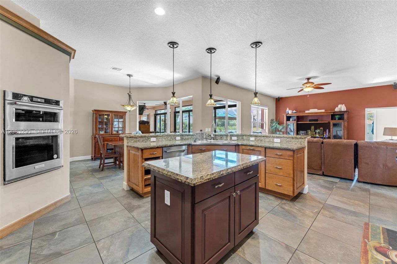 2825 Fairways Dr , Homestead, FL 33035 Photo