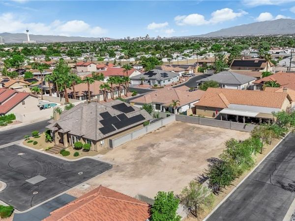 3742 Canary Palm Court, Las Vegas, NV 89121