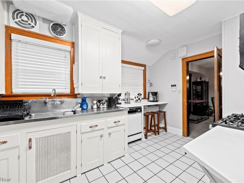 3569 Warren Road, Cleveland, OH 44111 Photo 11