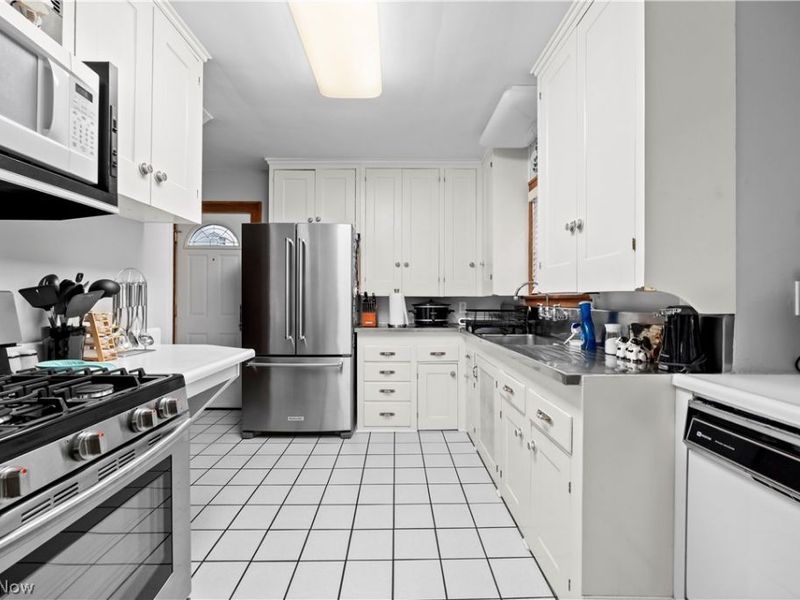 3569 Warren Road, Cleveland, OH 44111 Photo 8