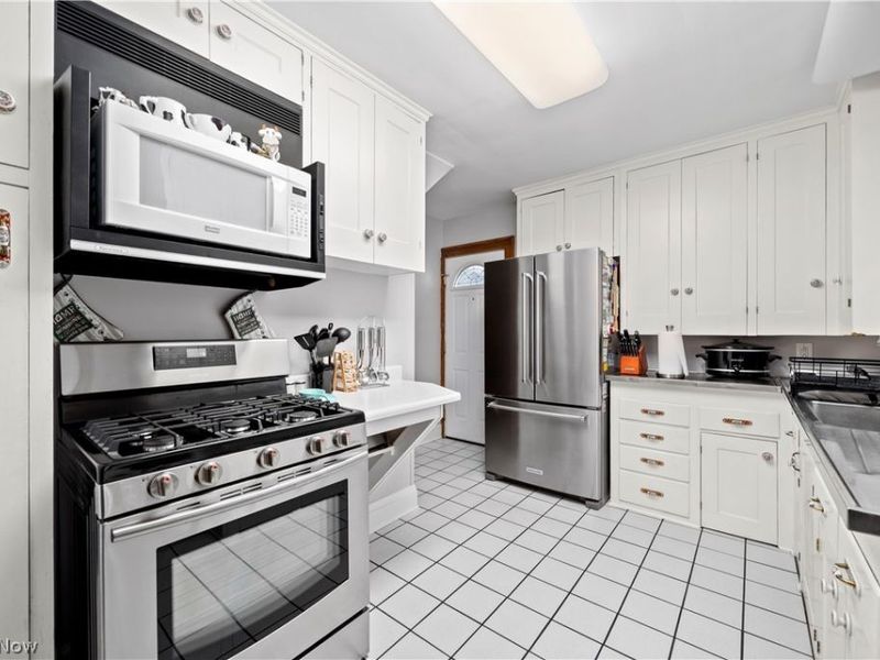 3569 Warren Road, Cleveland, OH 44111 Photo 9