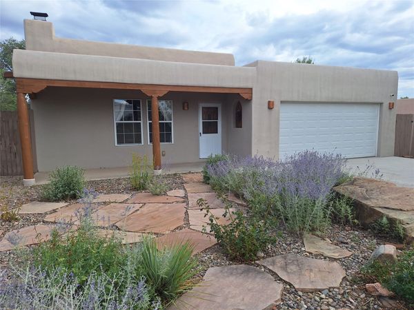 997 Calle Carmilita , Santa Fe, NM 87505