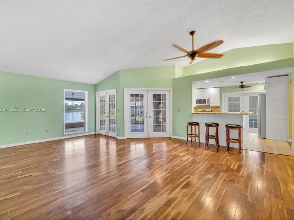 685 SE 25th Ln , Homestead, FL 33033
