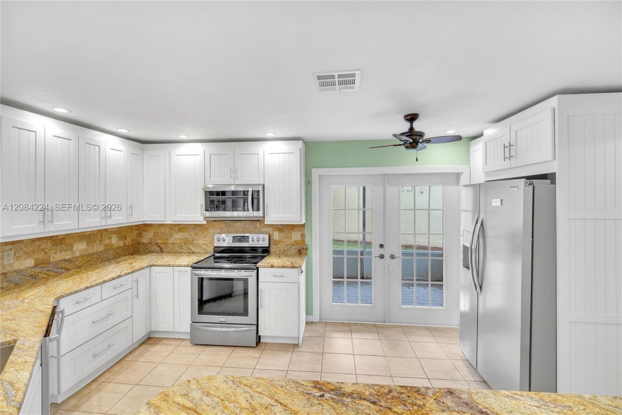 685 SE 25th Ln , Homestead, FL 33033 Photo