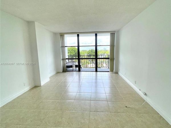 1000 Parkview Dr , Unit 527, Hallandale Beach, FL 33009