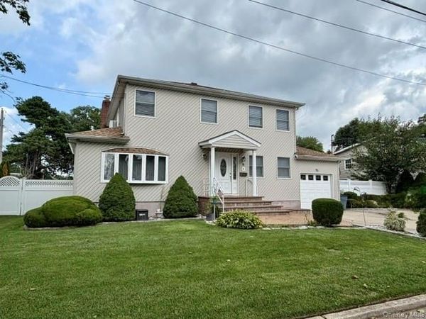 9 Jersey Street , Deer Park, NY 11729
