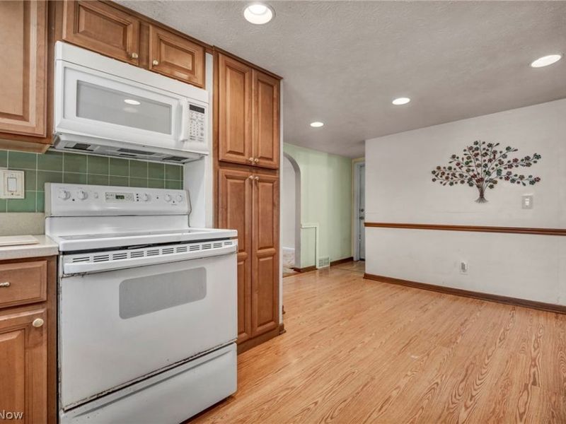 1002 E 331st Street, Eastlake, OH 44095 Photo 5