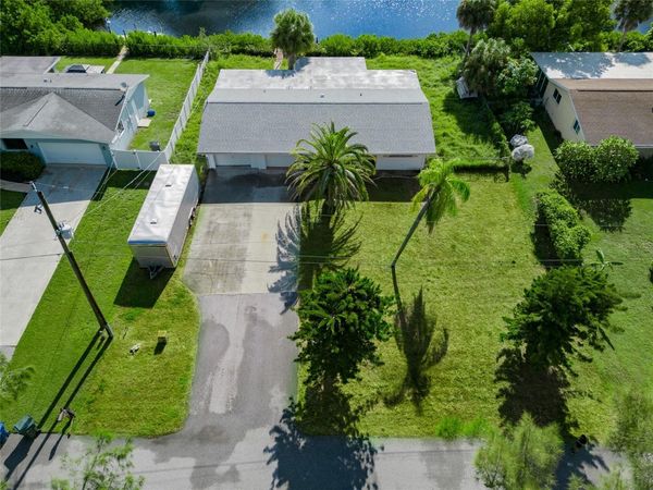 605 BARNES PARKWAY, NOKOMIS, FL 34275