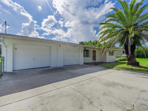 605 BARNES PARKWAY , NOKOMIS, FL 34275