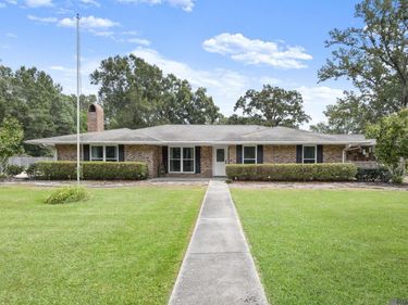 14912 Woodrow Kerr Ln, Zachary, LA 70791