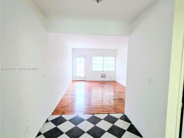 635 8th St, Unit 202, Miami Beach, FL 33139