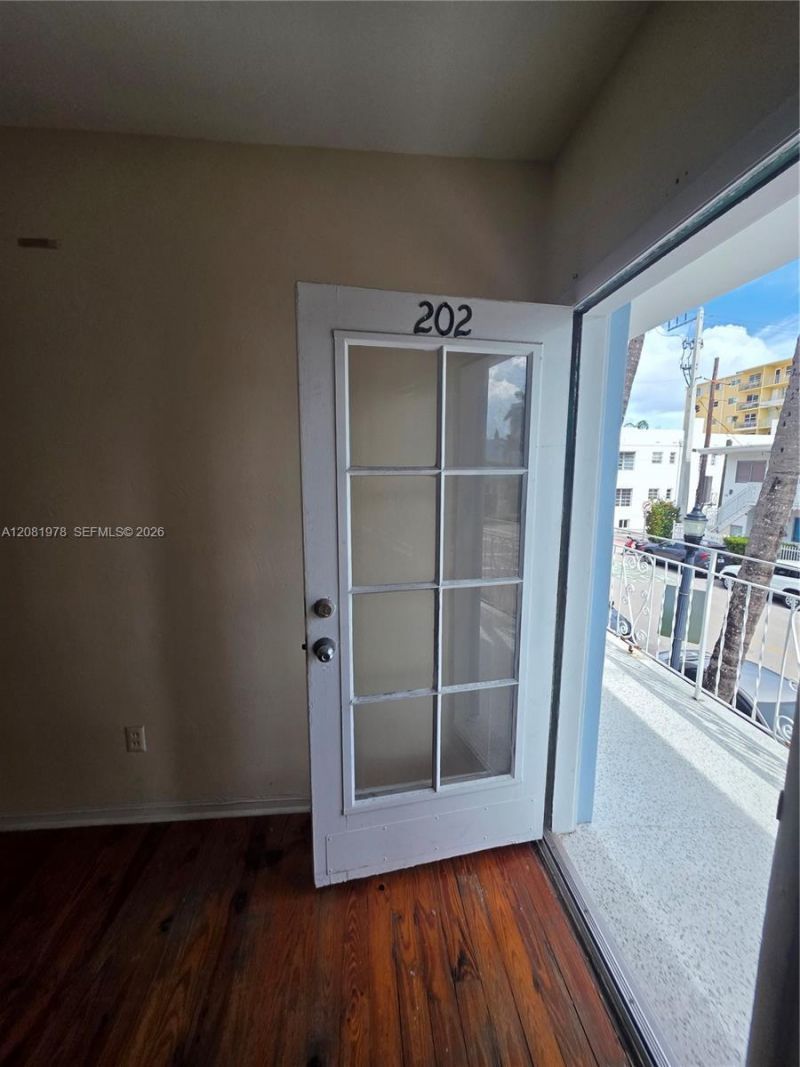 635 8th St, Unit 202, Miami Beach, FL 33139 Photo