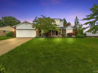 2326 Highsplint Drive, Rochester Hills, Mi 48307