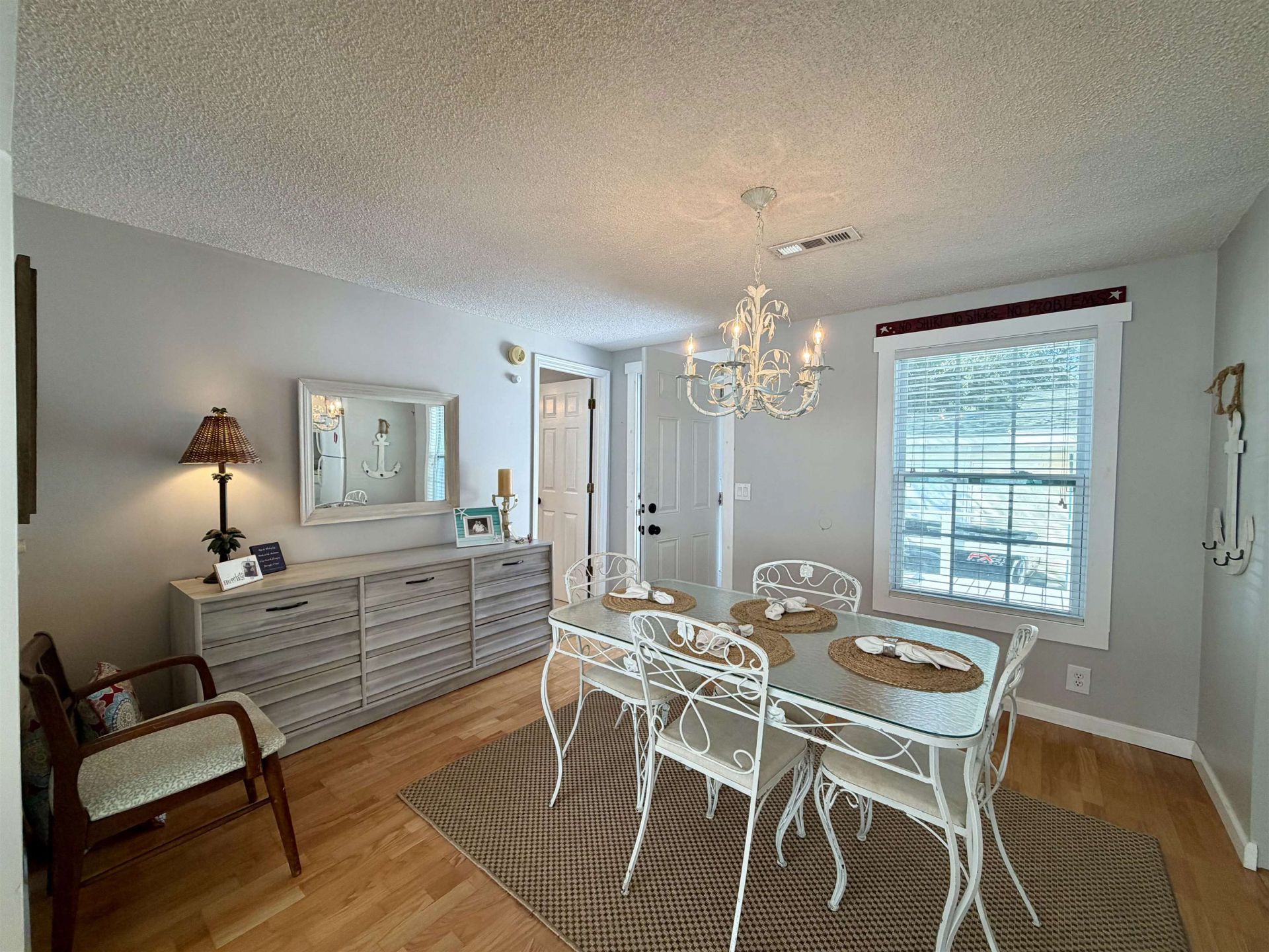 2014 Lark Dr. Photo 5