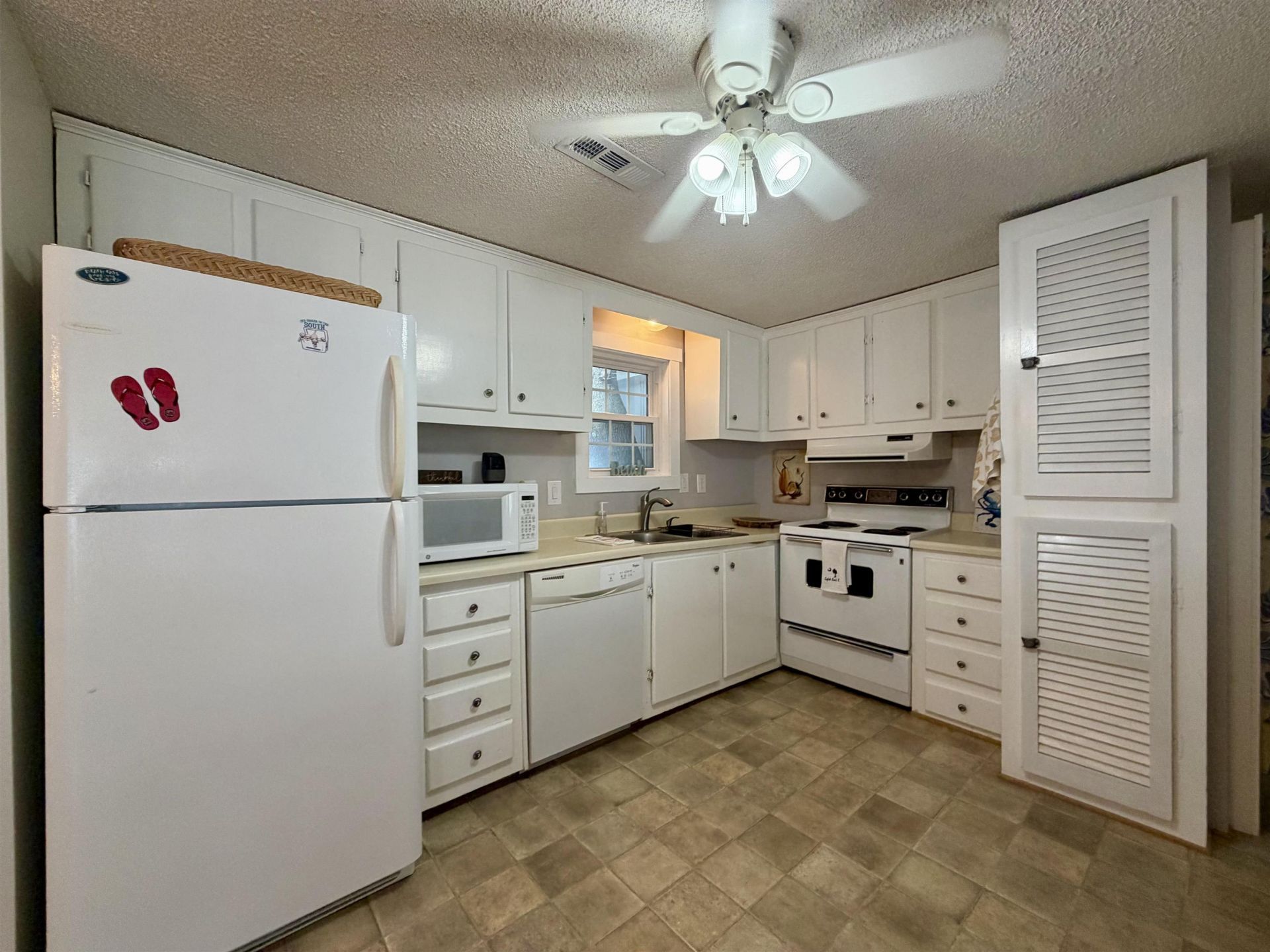 2014 Lark Dr. Photo 6