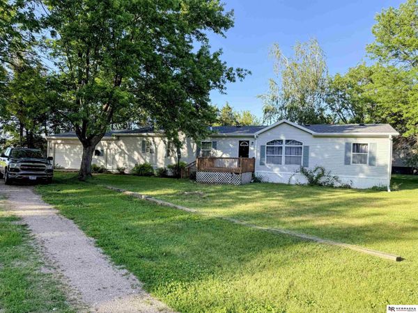 211 Pine Street, Bee, NE 68314