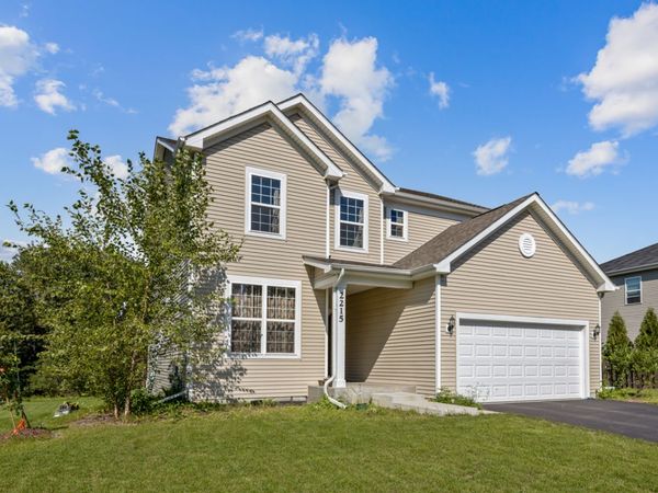 2215 Walnut Glen Boulevard , Island Lake, IL 60042