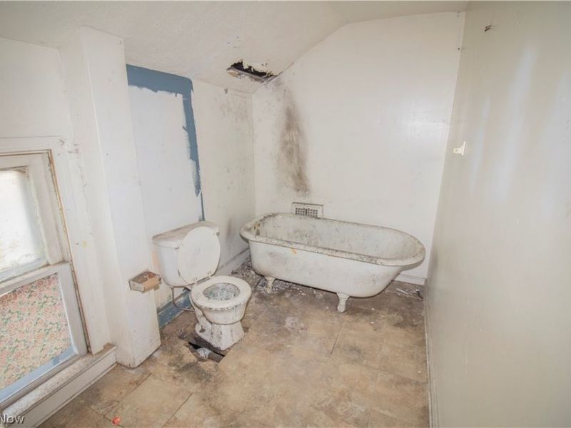 7924 Harvard Avenue, Cleveland, OH 44105 Photo 23