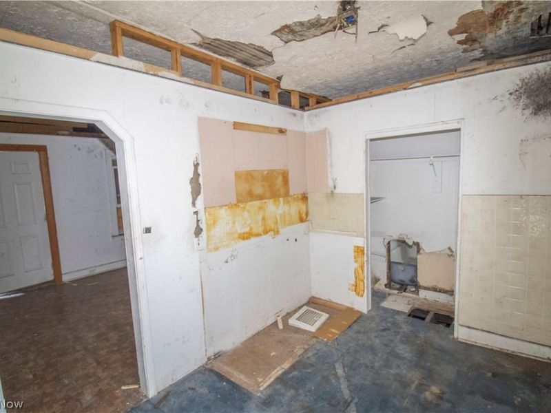 7924 Harvard Avenue, Cleveland, OH 44105 Photo 7