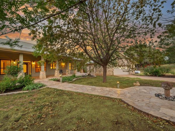 1118 Rustic LN, Spicewood, TX 78669