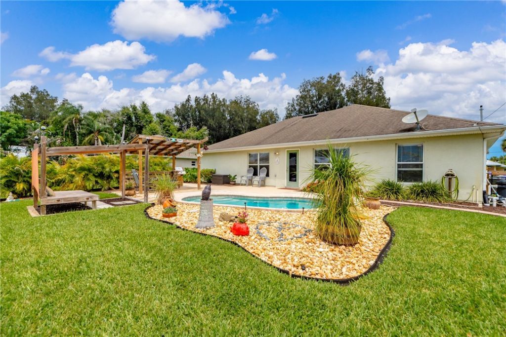 818 George Street, Sebastian, FL 32958 Photo