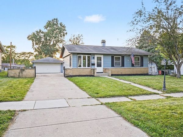 6900 Magnolia Street , Hanover Park, IL 60133