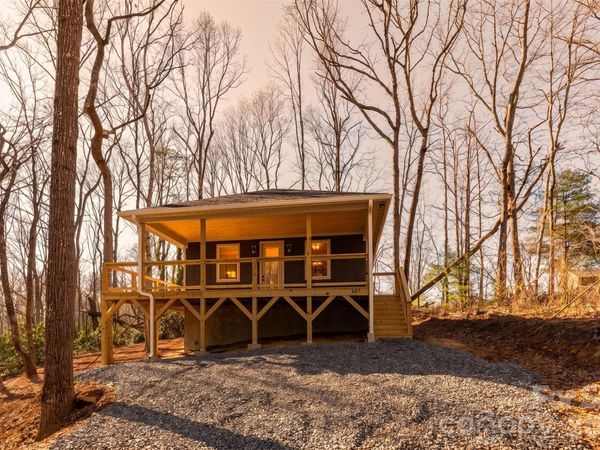 137 E Arbutus Trail , Hendersonville, NC 28792