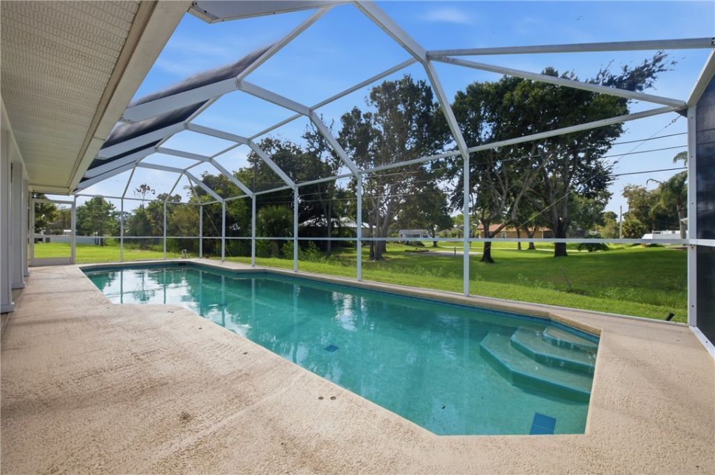 955 Riviera Avenue, Sebastian, FL 32958 Photo