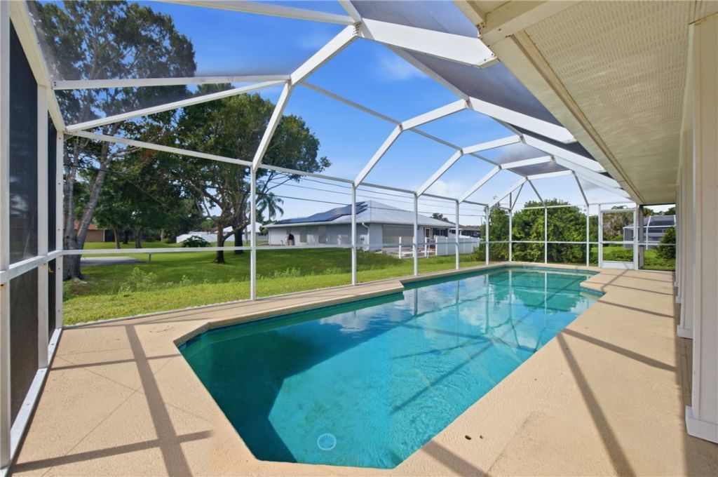 955 Riviera Avenue, Sebastian, FL 32958 Photo
