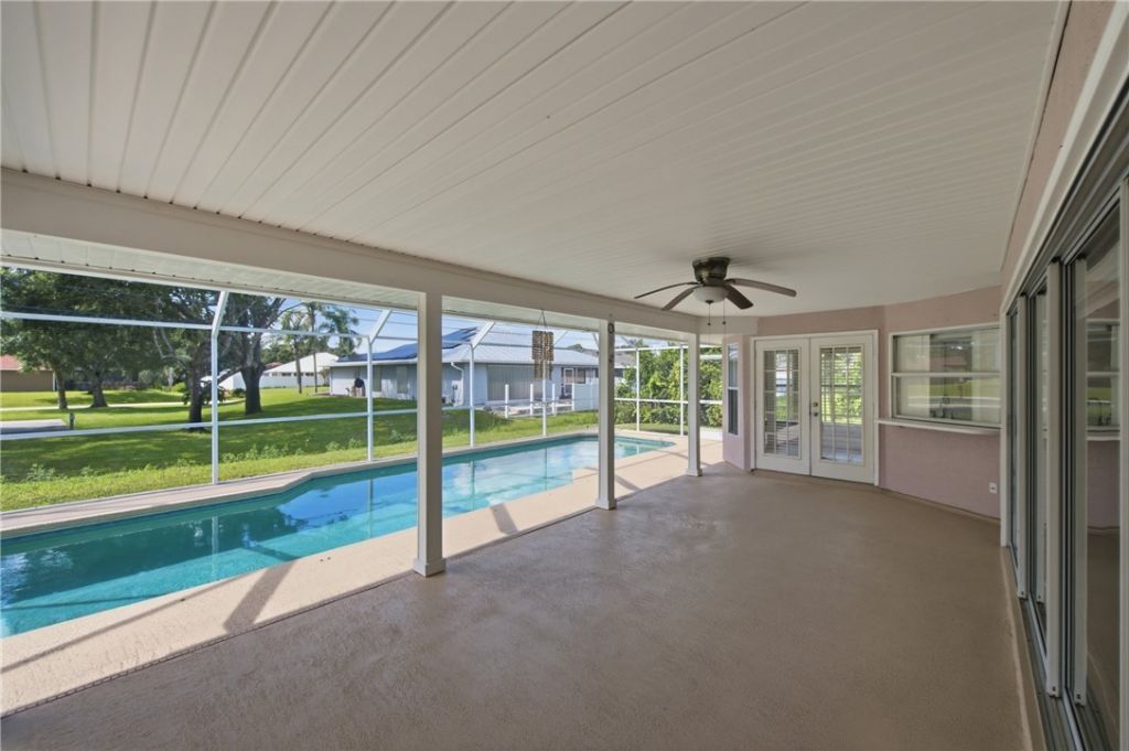 955 Riviera Avenue, Sebastian, FL 32958 Photo