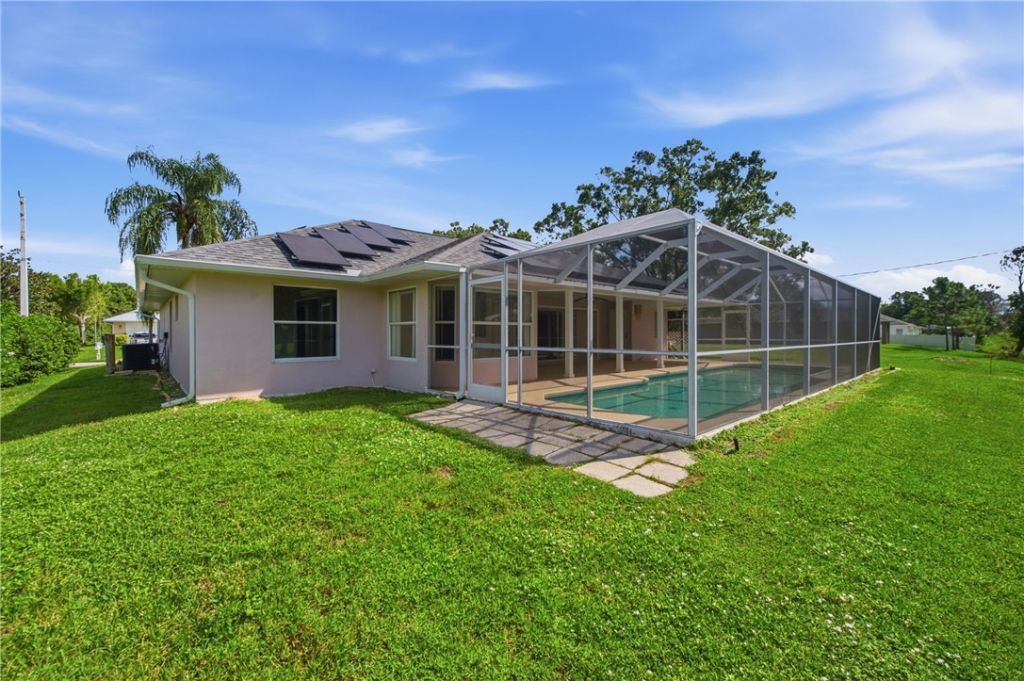 955 Riviera Avenue, Sebastian, FL 32958 Photo