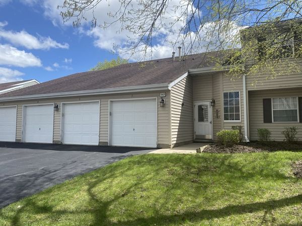 549 E Shagbark Lane E, Unit B, Streamwood, IL 60107