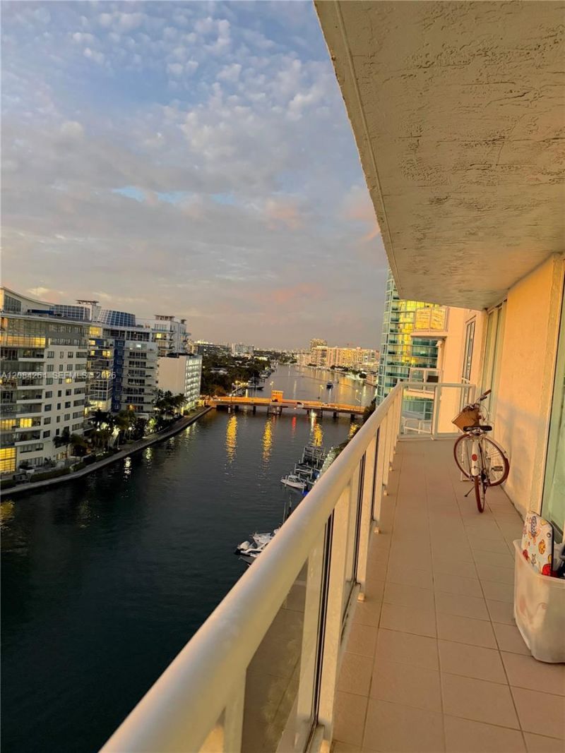 5900 Collins Ave, Unit 1405, Miami Beach, FL 33140 Photo