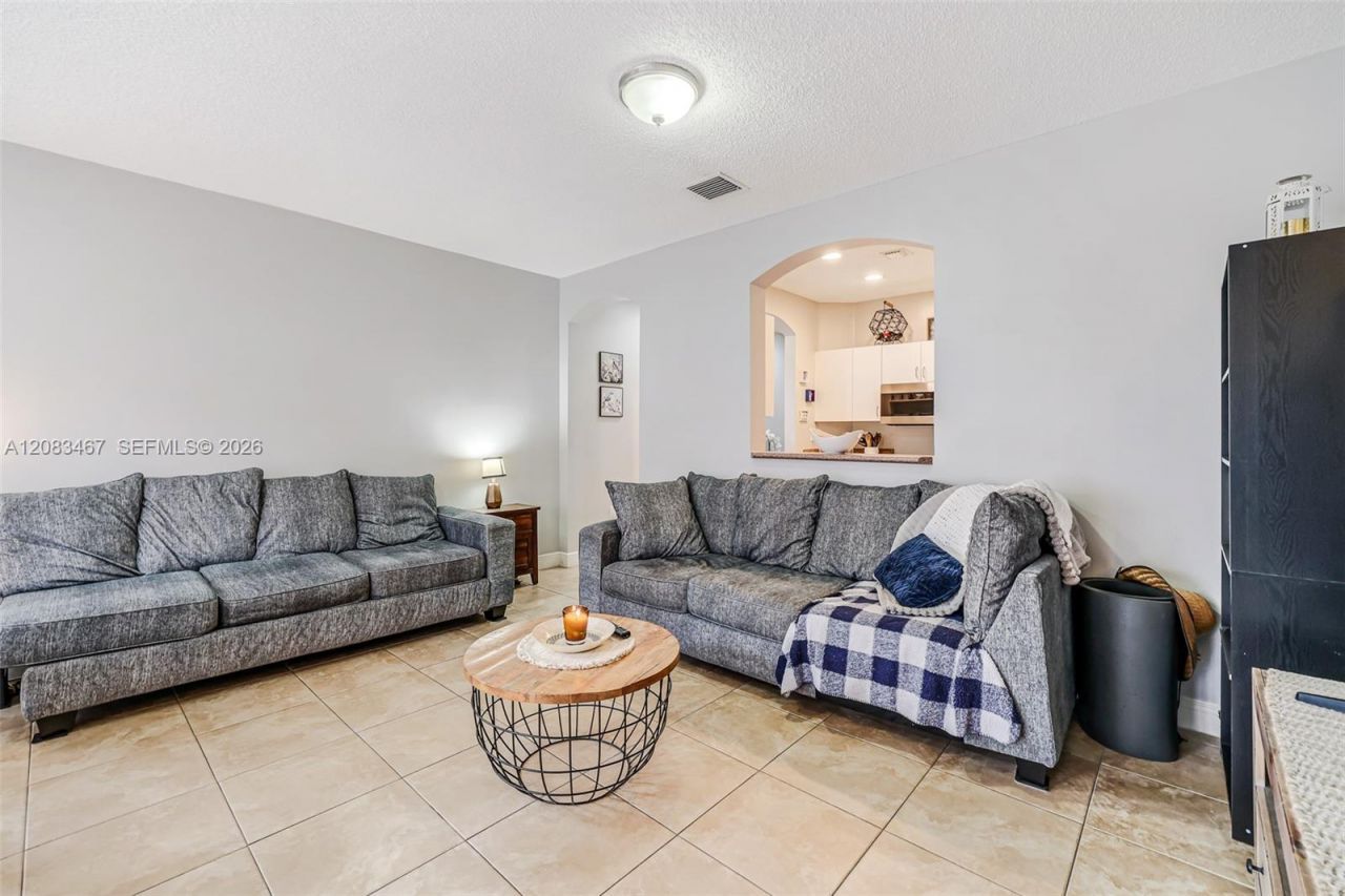 2260 NE 42nd Cir, Homestead, FL 33033 Photo