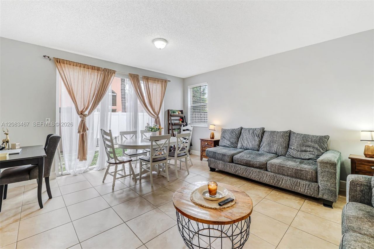 2260 NE 42nd Cir, Homestead, FL 33033 Photo