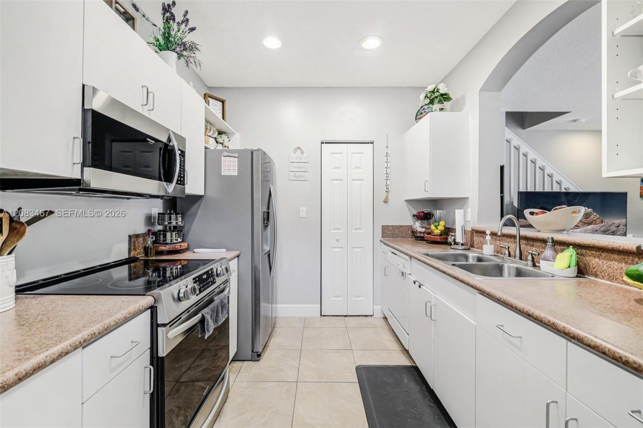 2260 NE 42nd Cir, Homestead, FL 33033 Photo