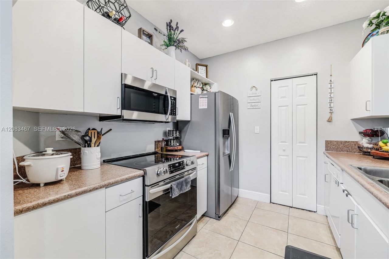 2260 NE 42nd Cir, Homestead, FL 33033 Photo