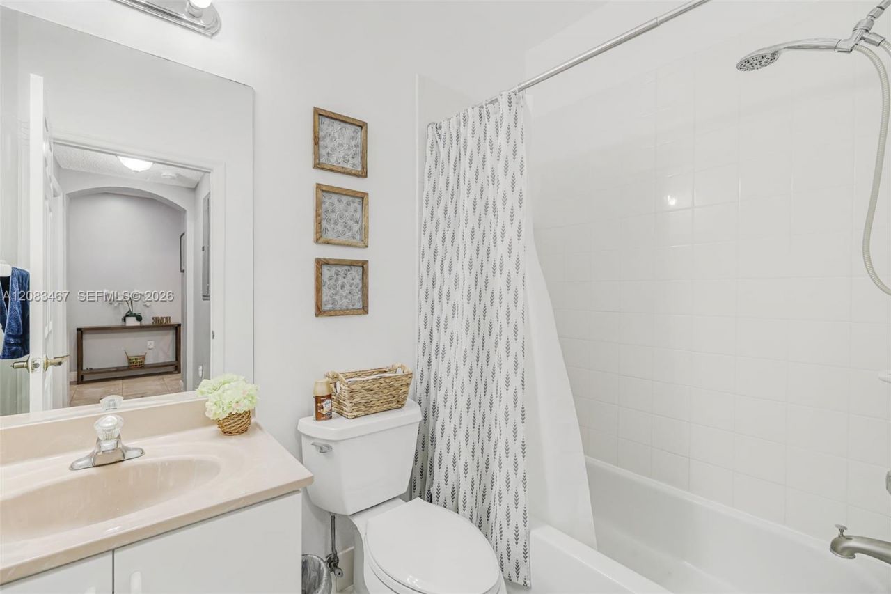 2260 NE 42nd Cir, Homestead, FL 33033 Photo