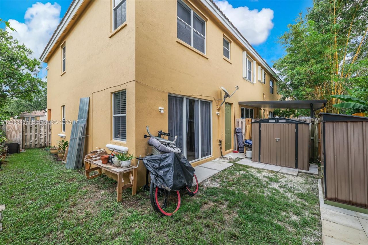 2260 NE 42nd Cir, Homestead, FL 33033 Photo
