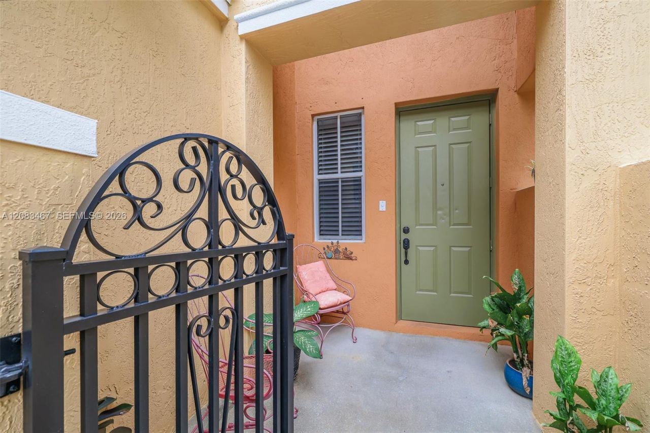 2260 NE 42nd Cir, Homestead, FL 33033 Photo