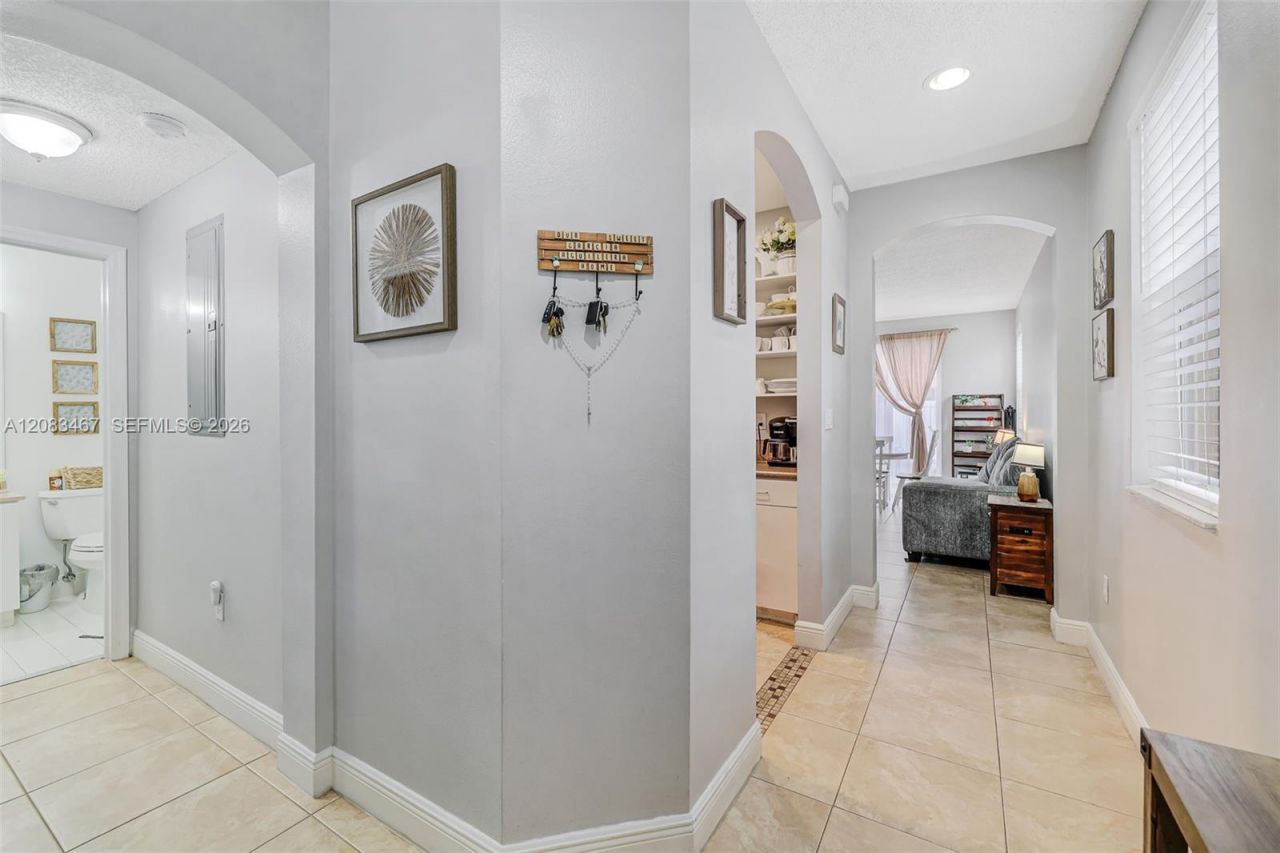 2260 NE 42nd Cir, Homestead, FL 33033 Photo