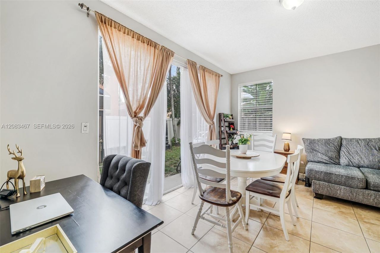 2260 NE 42nd Cir, Homestead, FL 33033 Photo