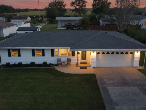 406 E Chestnut Street , Hoopeston, IL 60942